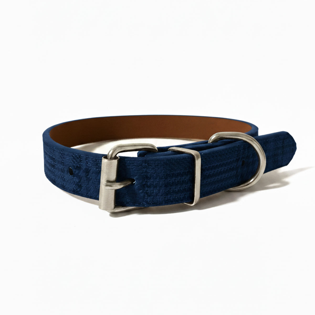 Collar clásico simulación cuero