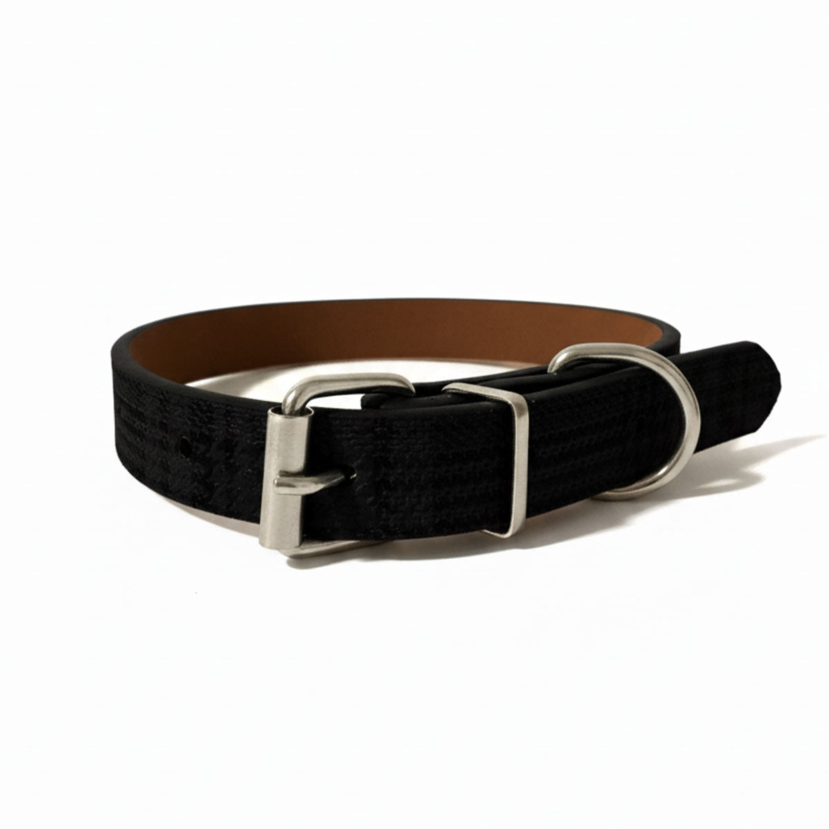 Collar clásico simulación cuero