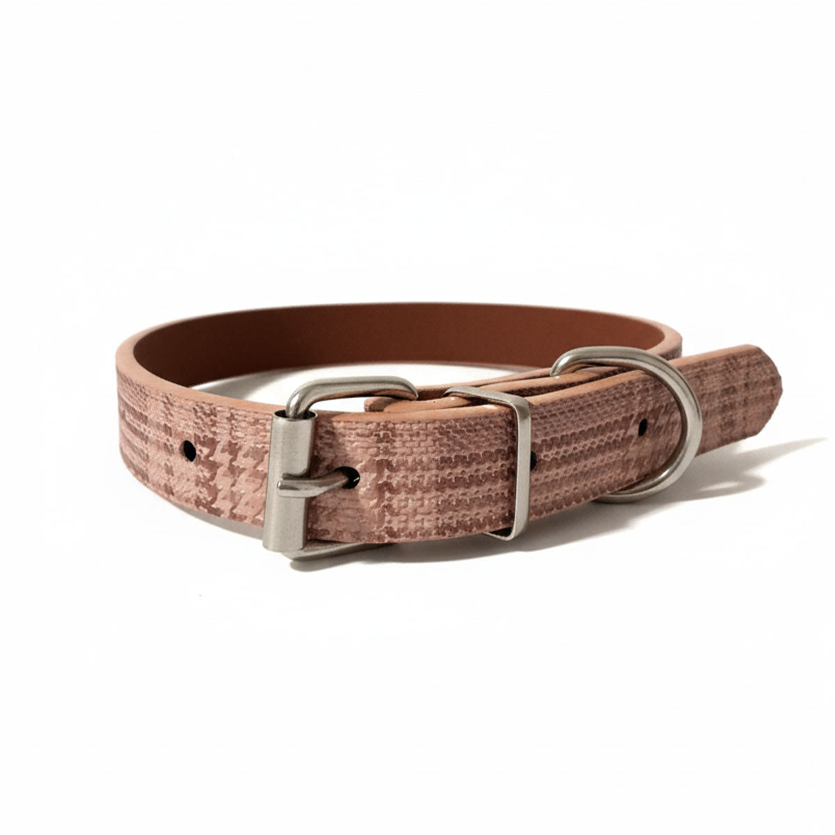 Collar clásico simulación cuero